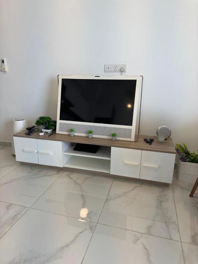 Pl Front Apartment *